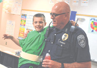 Redding Elementary students show appreciation to police officers